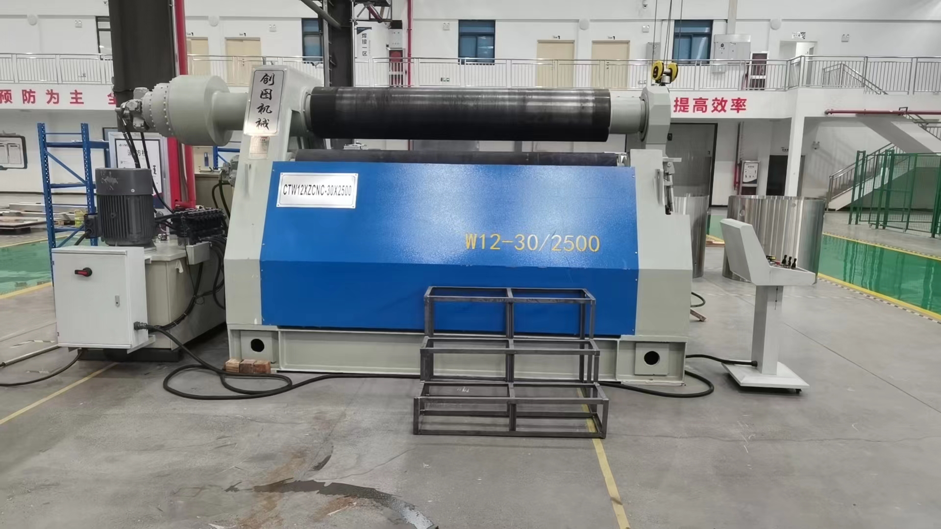 導(dǎo)致卷板機(jī)產(chǎn)生桶狀變形的原因是什么？