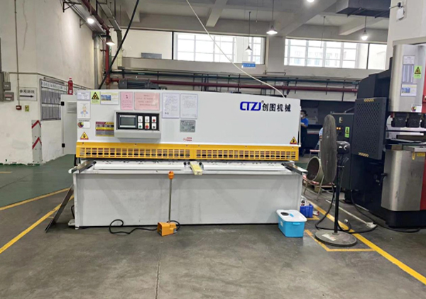 數(shù)控液壓擺式剪板機(jī) 數(shù)控液壓擺式剪板機(jī)