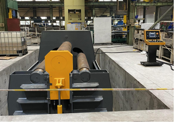 數(shù)控四輥卷板機(jī)1 數(shù)控四輥卷板機(jī)1