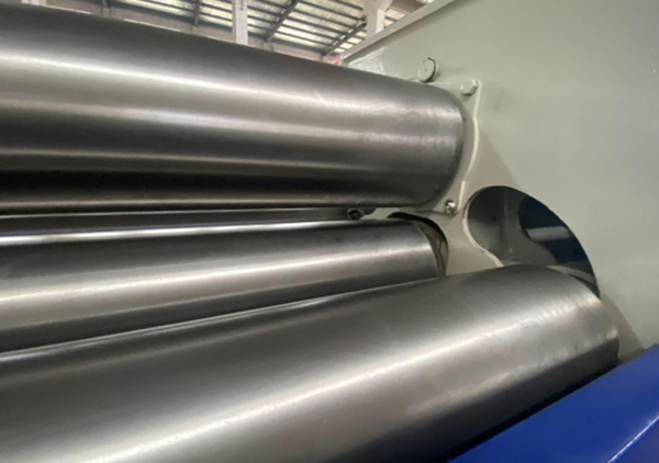 數(shù)控四輥卷板機(jī)1 數(shù)控四輥卷板機(jī)1