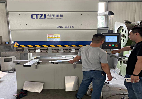 小型數(shù)控折彎?rùn)C(jī) 小型數(shù)控折彎?rùn)C(jī)