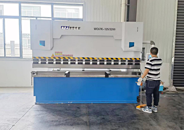 扭軸數(shù)控折彎機(jī) 扭軸數(shù)控折彎機(jī)