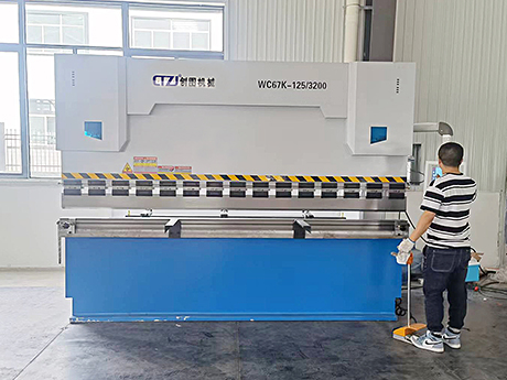 扭軸數(shù)控折彎機(jī)1 扭軸數(shù)控折彎機(jī)1